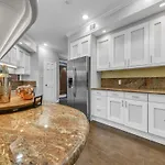 Lux 4Br Home W/ Hot Tub & Pool, 15 Min To Downtown