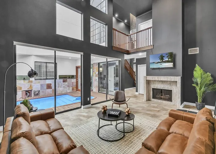 Lux 4Br Home W/ Hot Tub & Pool, 15 Min To Downtown