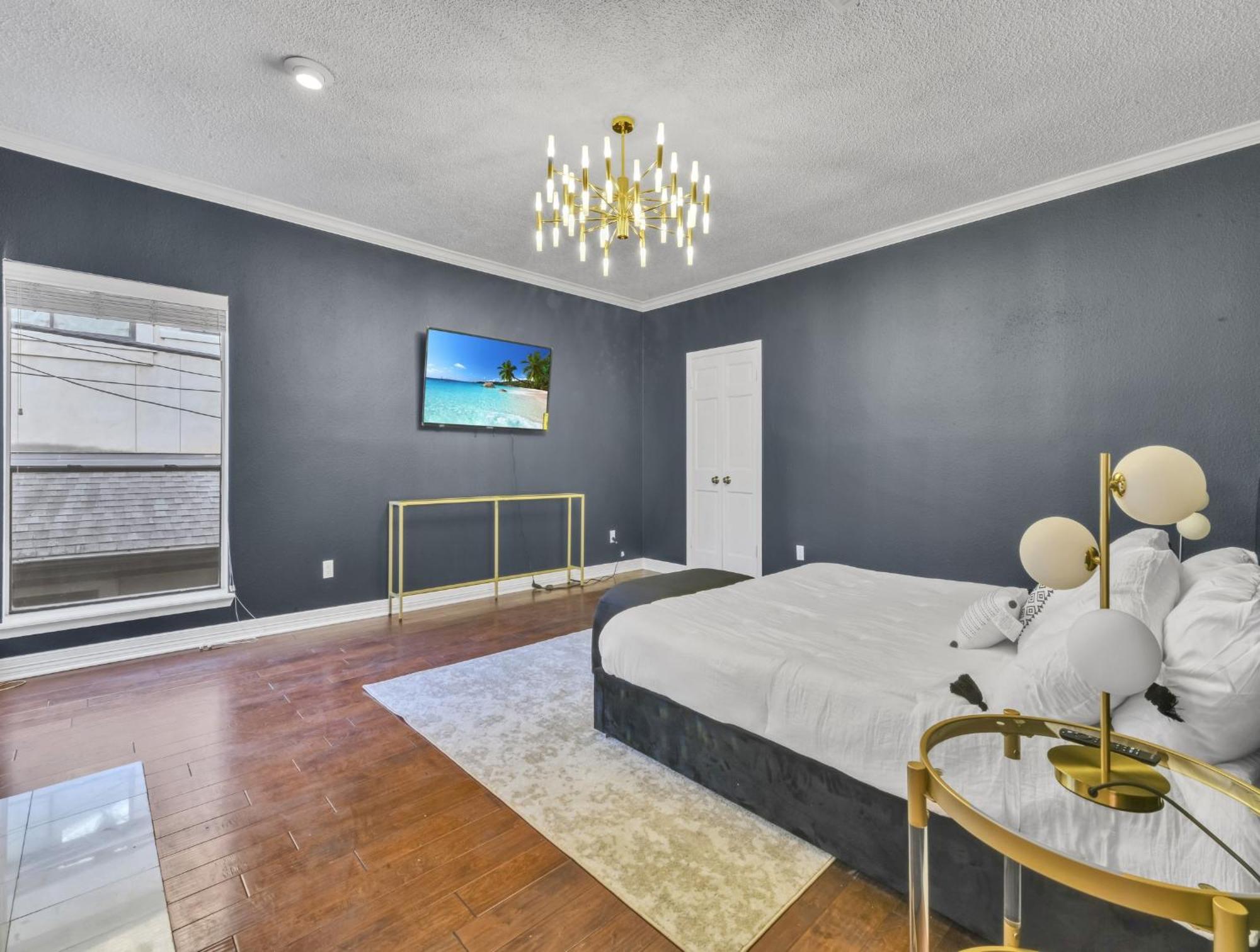 Holiday home Lux 4br W/ Hot Tub & Pool, 15 Min To Downtown *
