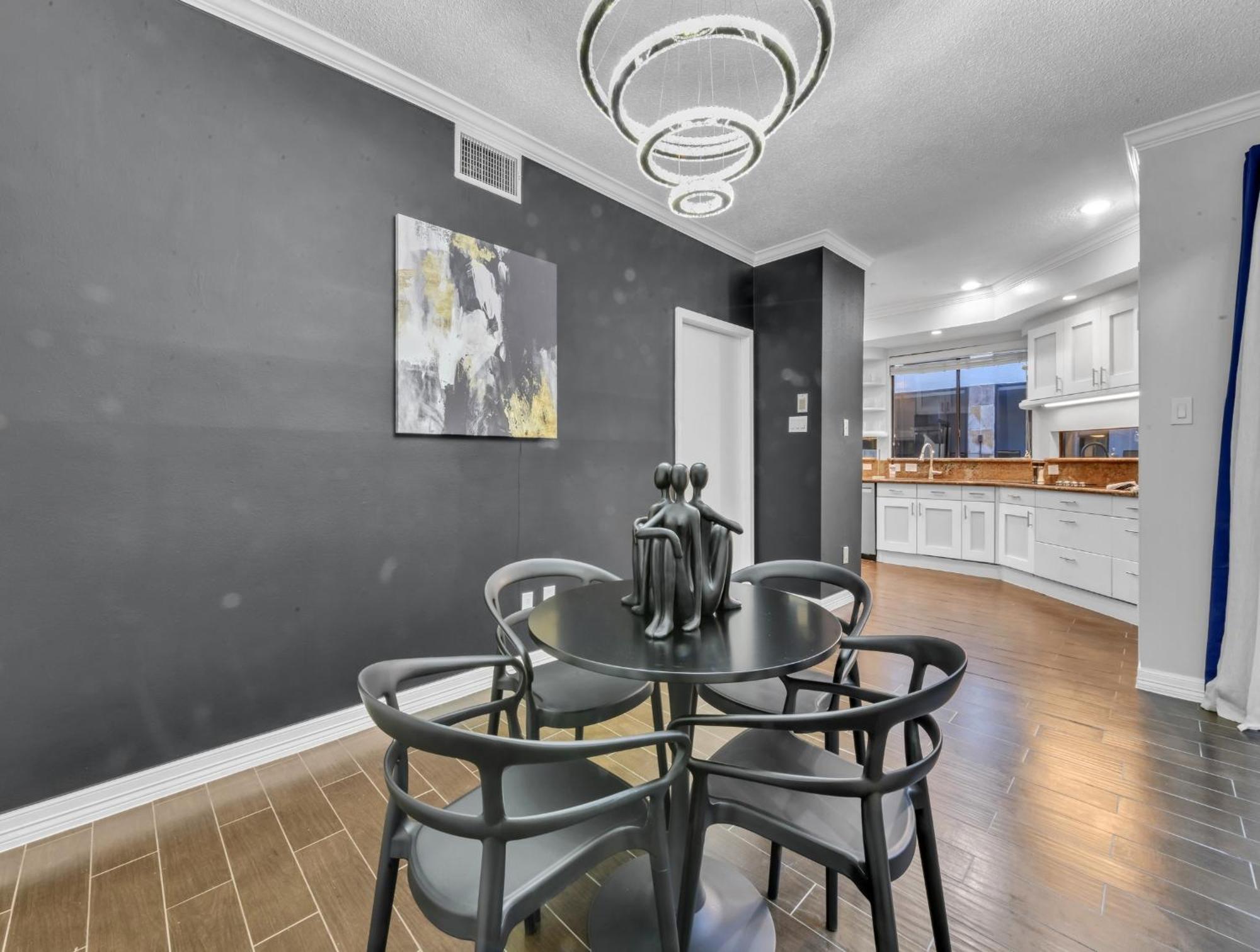 Lux 4br W/ Hot Tub & Pool, 15 Min To Downtown