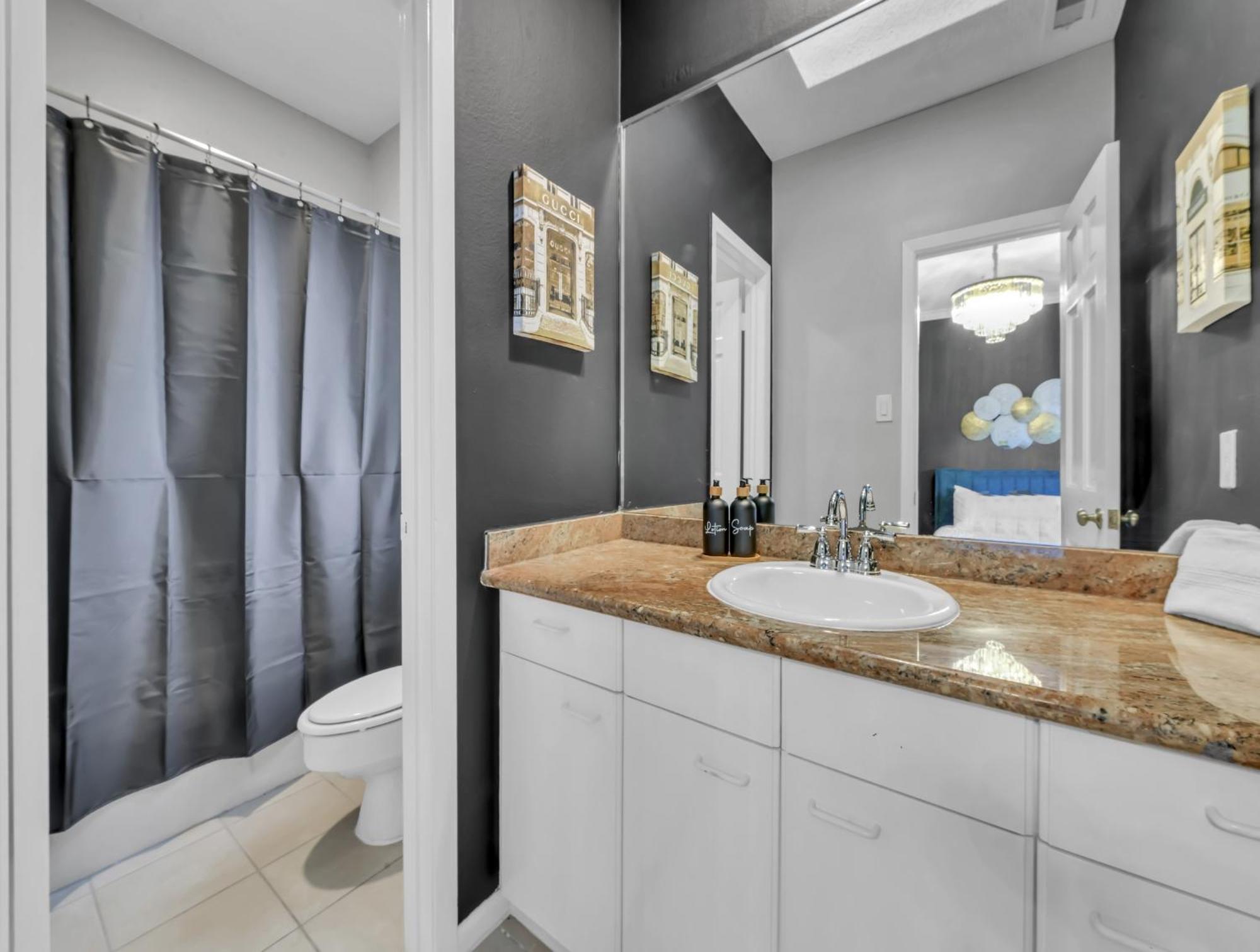 Lux 4br W/ Hot Tub & Pool, 15 Min To Downtown Holiday home Houston