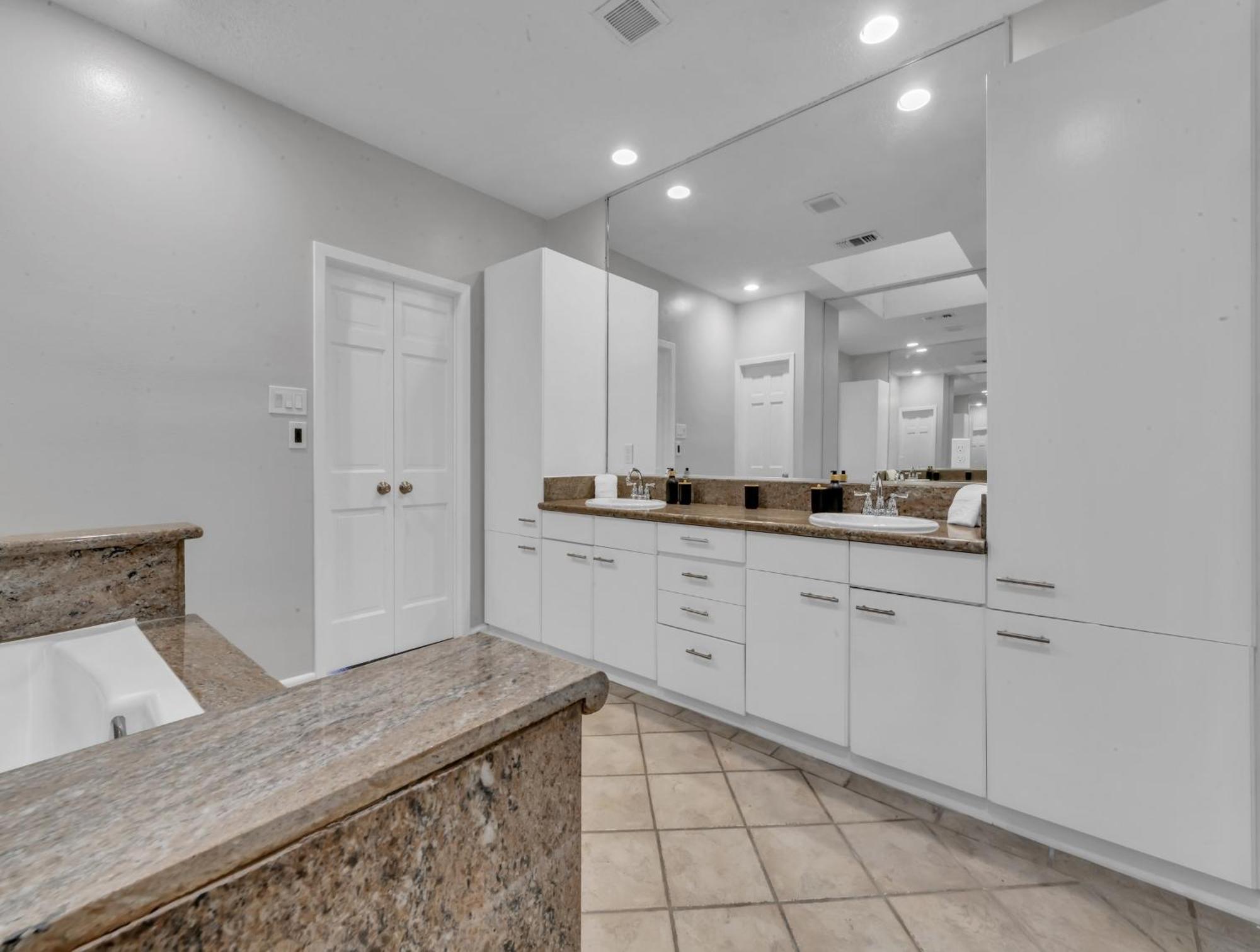 Lux 4br W/ Hot Tub & Pool, 15 Min To Downtown * Houston
