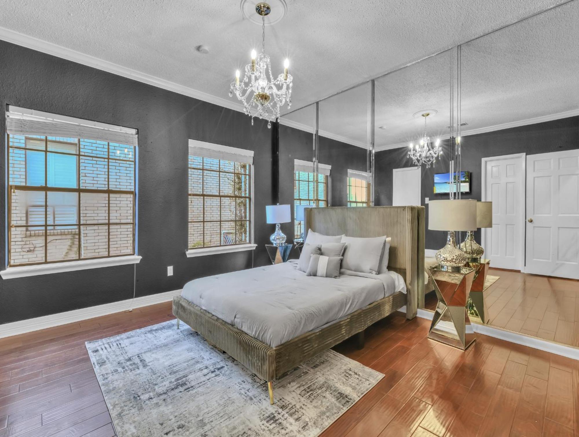 Lux 4br W/ Hot Tub & Pool, 15 Min To Downtown *