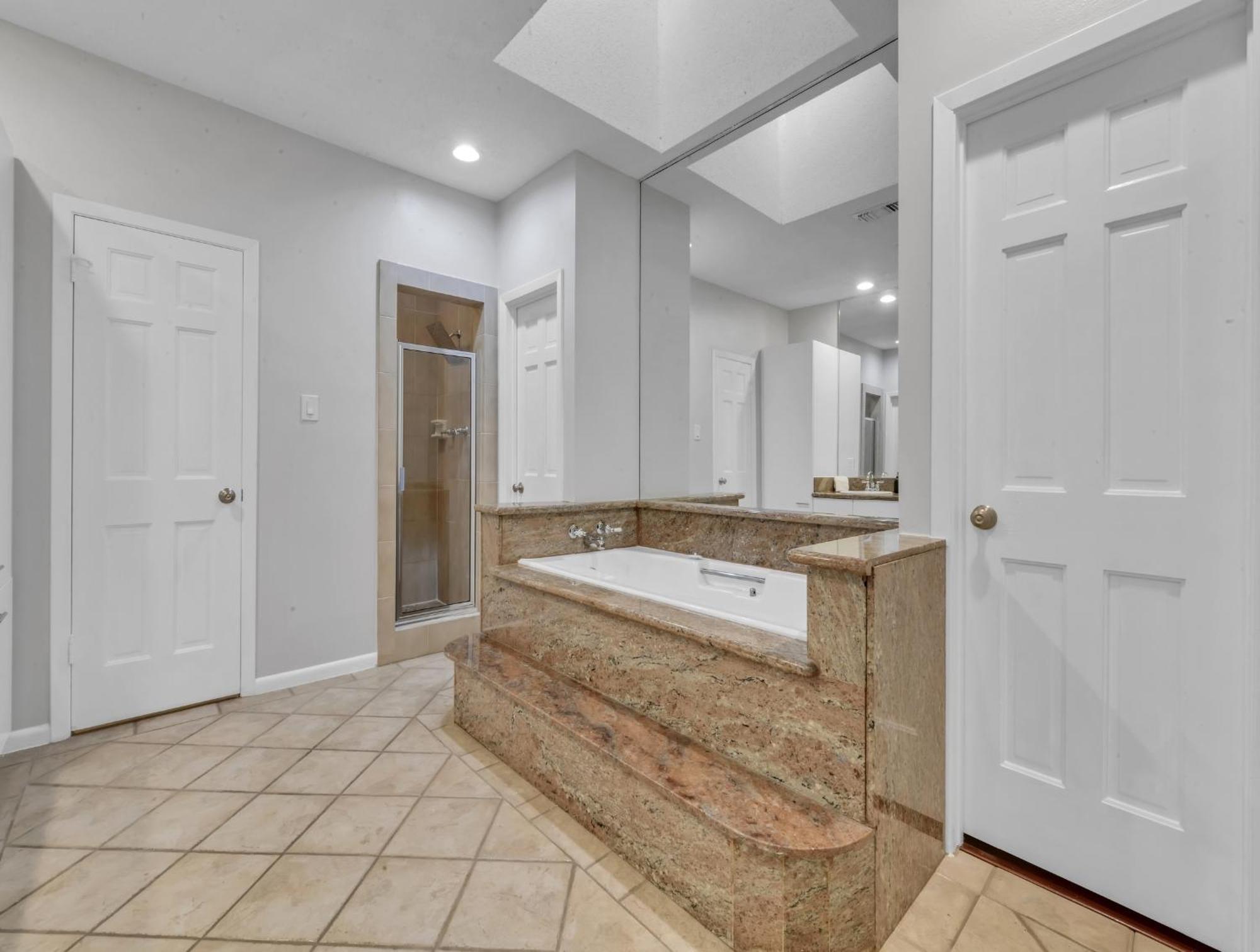 Holiday home Lux 4br W/ Hot Tub & Pool, 15 Min To Downtown *