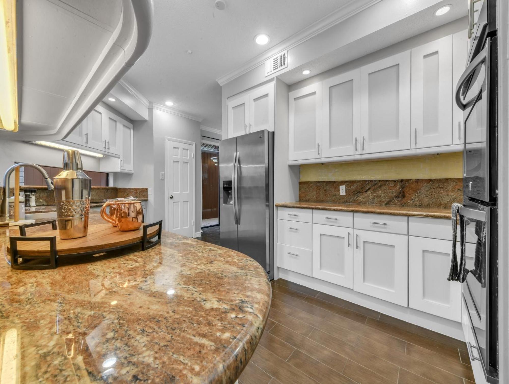 Lux 4br W/ Hot Tub & Pool, 15 Min To Downtown Holiday home *