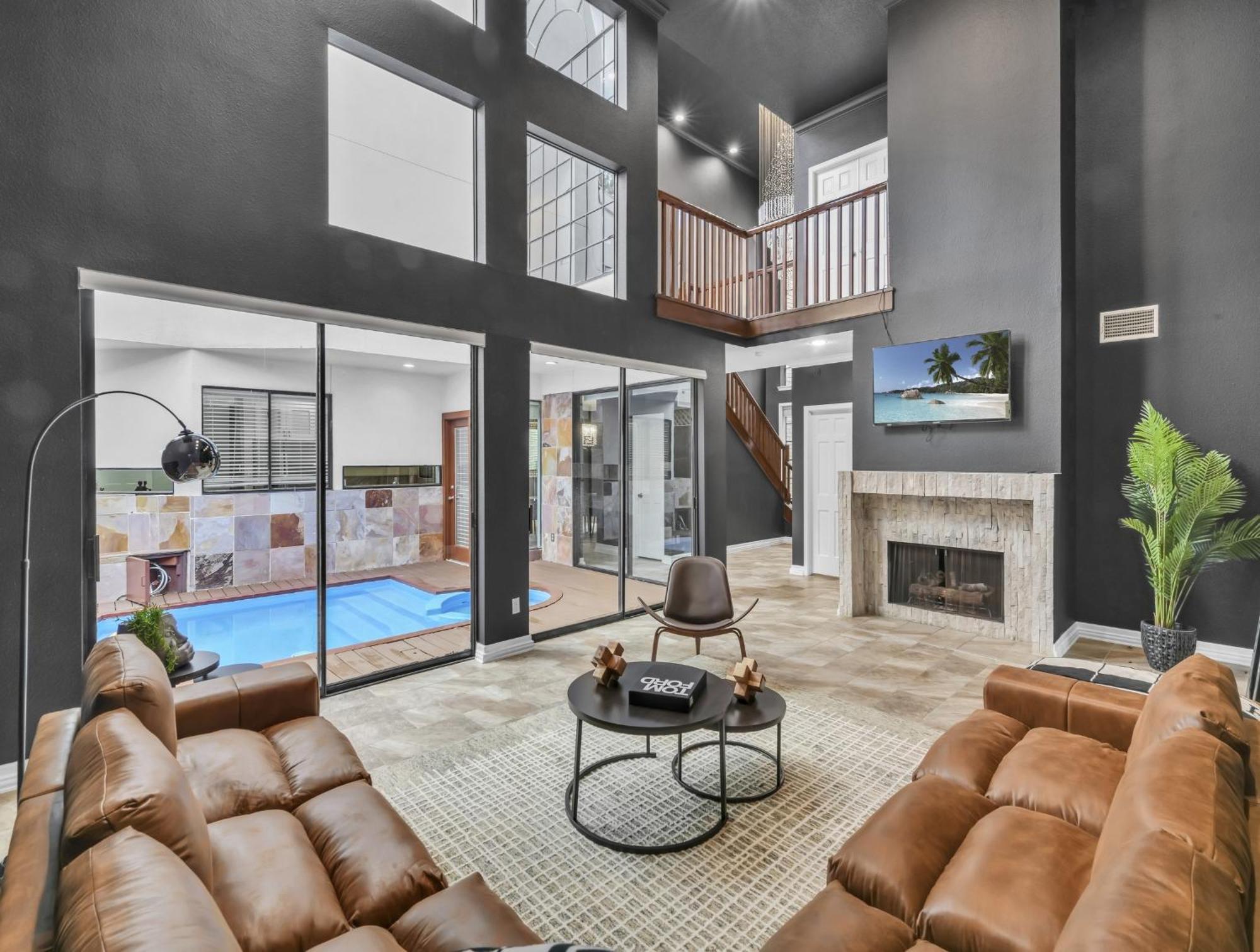 Lux 4br W/ Hot Tub & Pool, 15 Min To Downtown Holiday home Houston